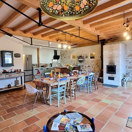 Holiday home Ecologique De Charme Au Cergne, Ideal Famille Et Randonneurs - Fr-1-496-351